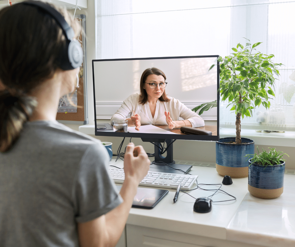mujer hablando con psicologa